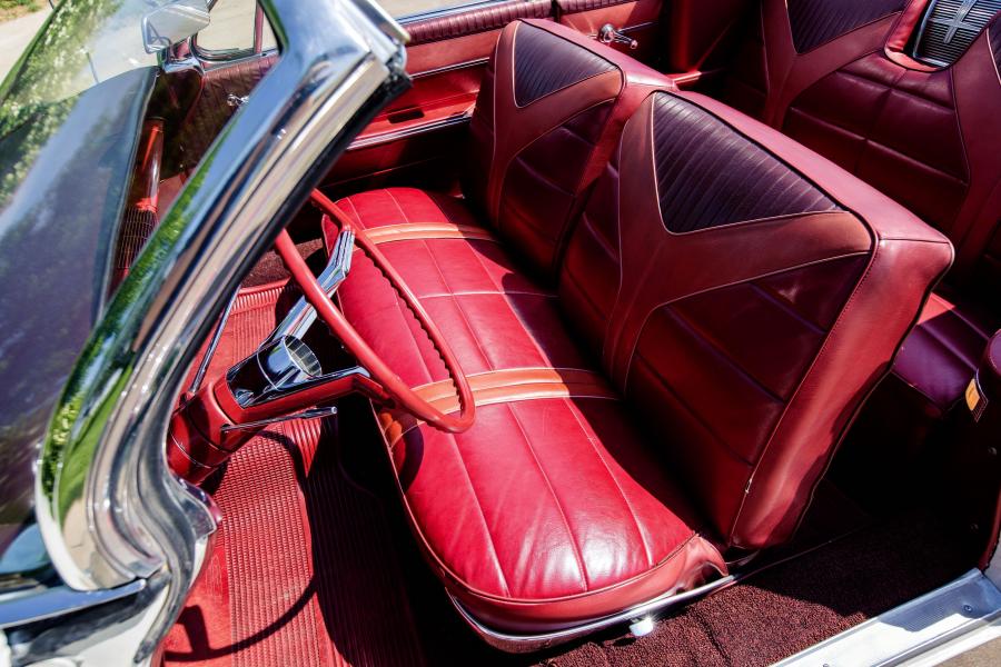 Интерьер Oldsmobile Super 88 Convertible (3567) 1961 года  (фото 5 из 17)